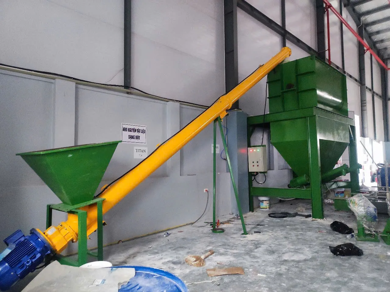 Ảnh sản phẩm Máy trộn bột bả 2000kg 1