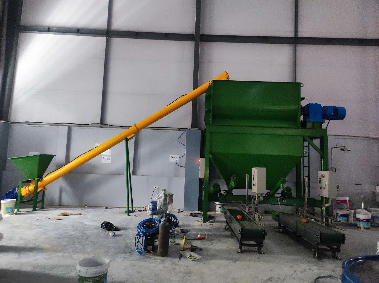Ảnh sản phẩm Máy trộn bột bả 2000kg 3