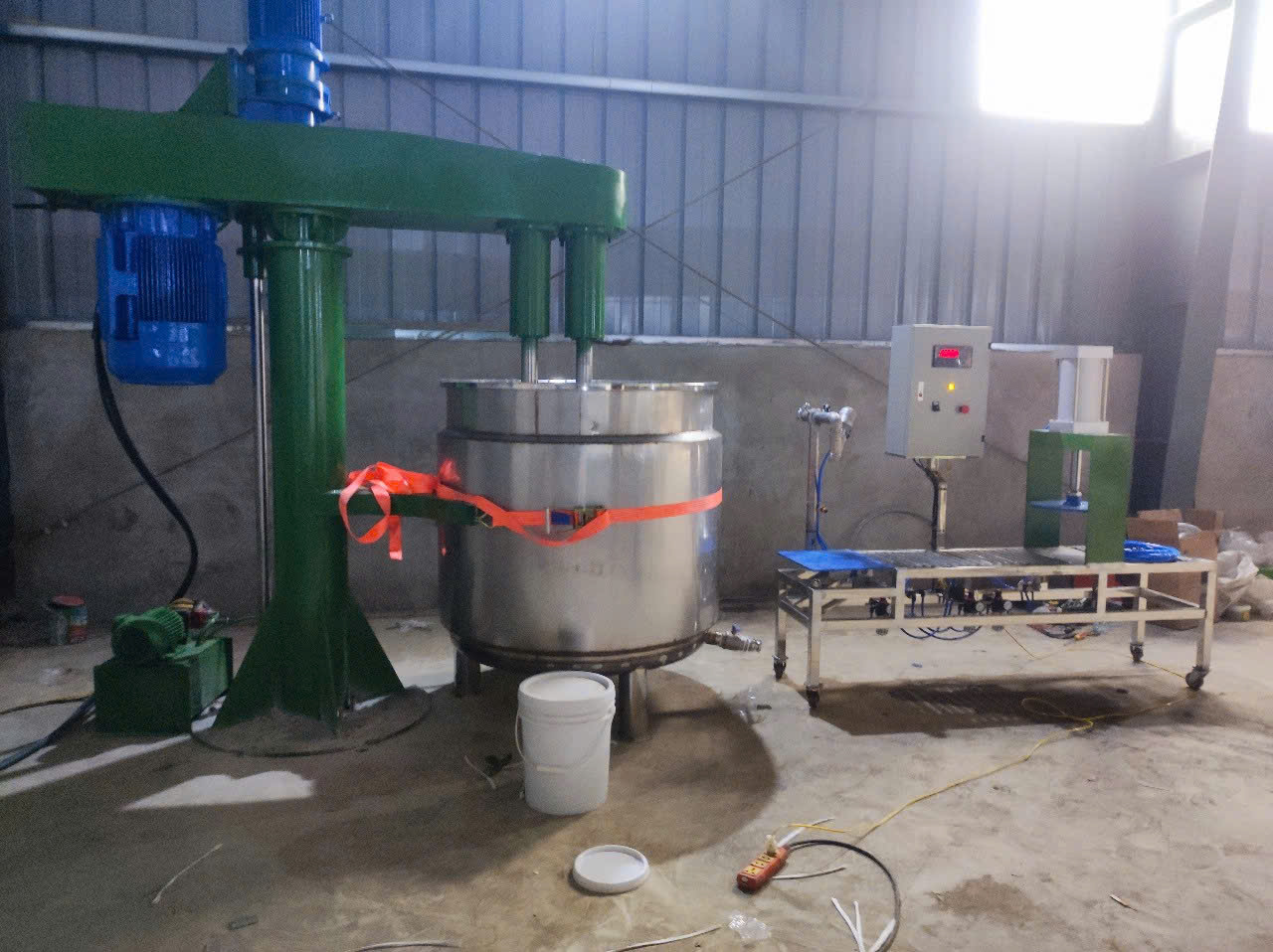 Ảnh sản phẩm Máy khuấy keo 1000 lít bồn 2 lớp 3