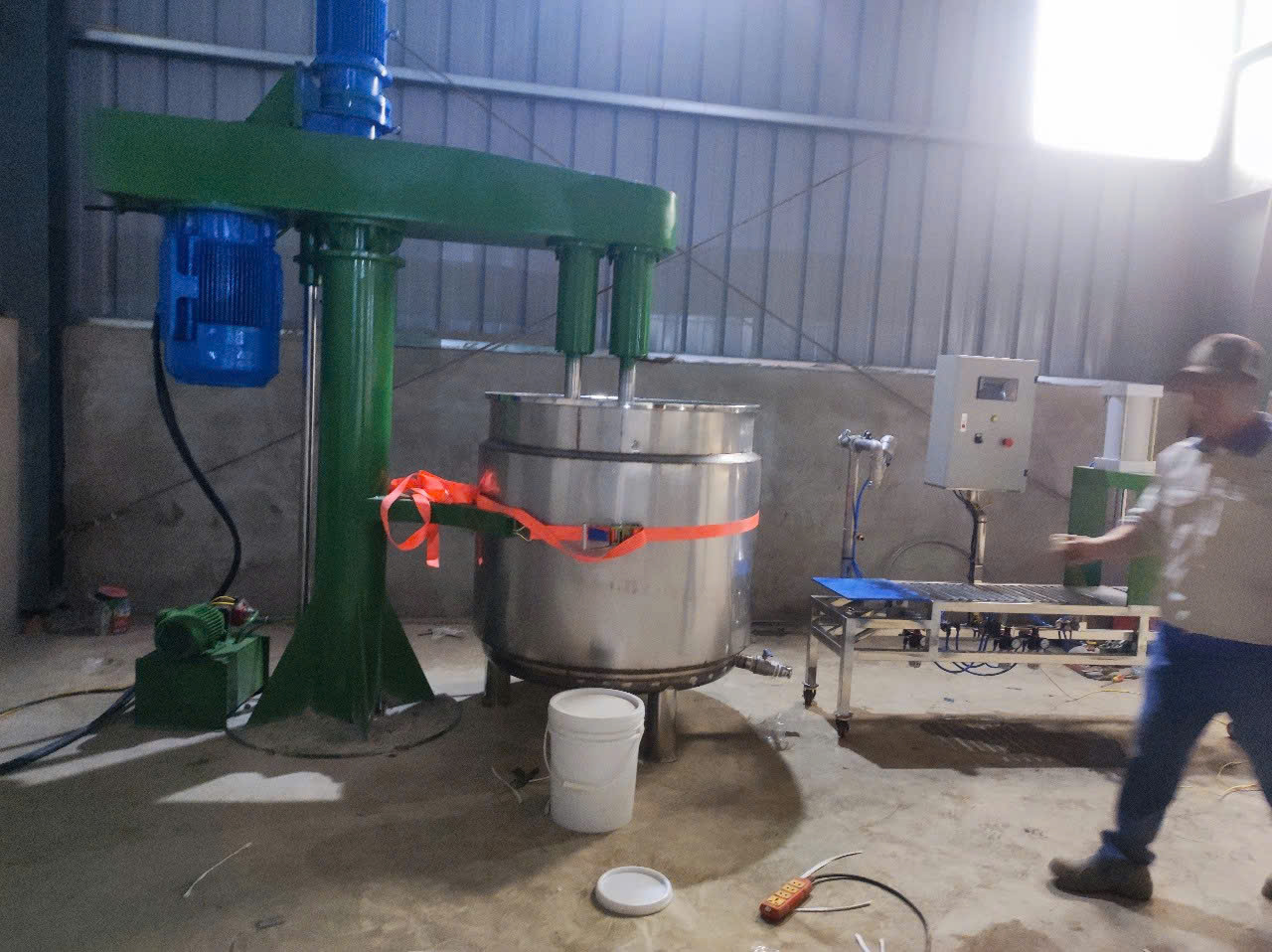 Ảnh sản phẩm Máy khuấy keo 1000 lít bồn 2 lớp 4