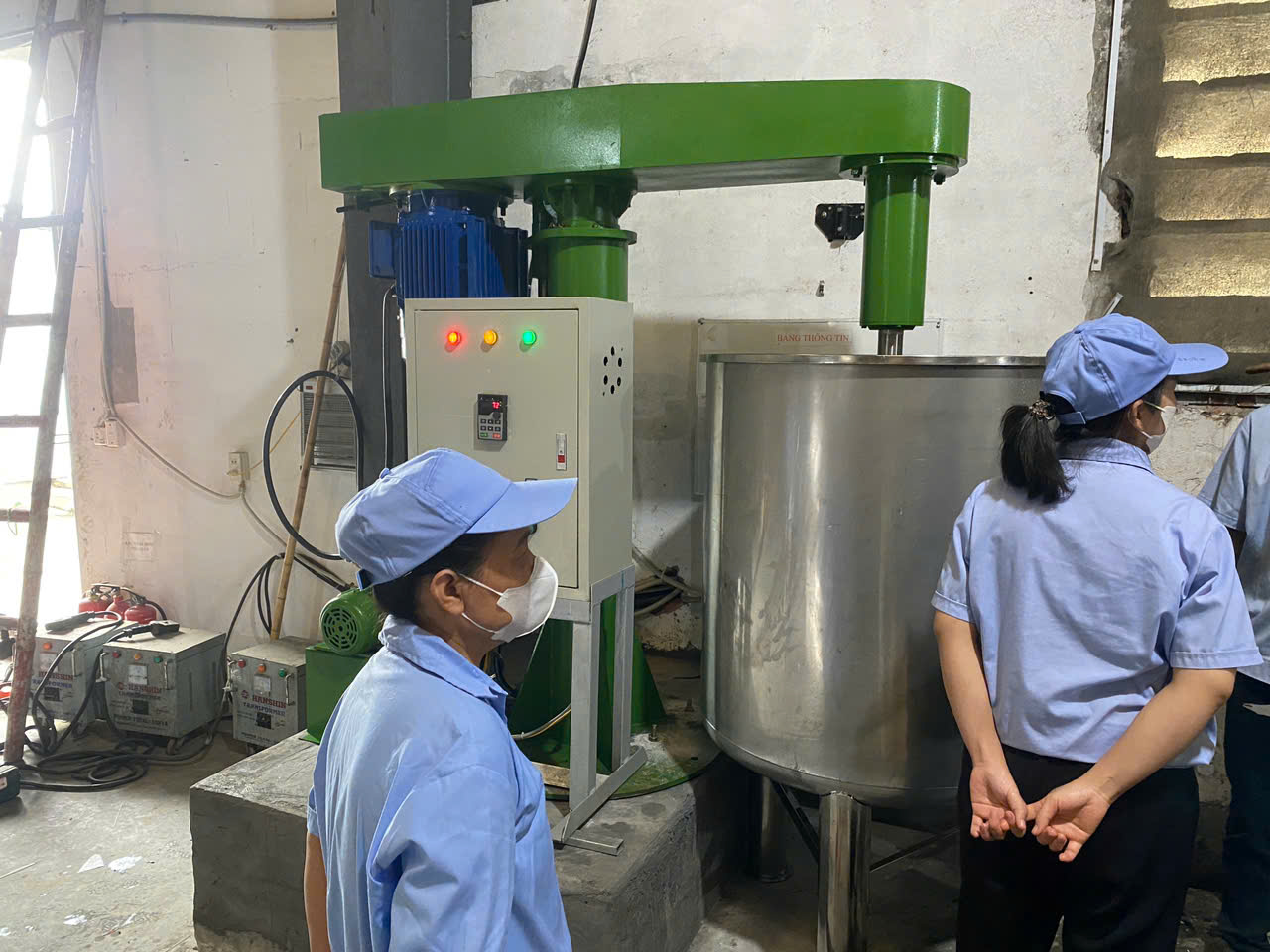 Ảnh sản phẩm Máy khuấy keo 300 500 lít 3