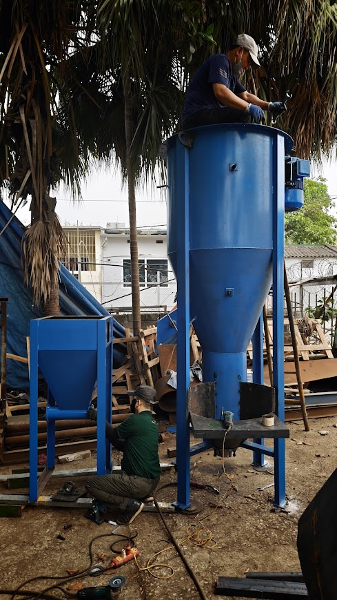 Ảnh sản phẩm Máy trộn bột bả 1000kg 4
