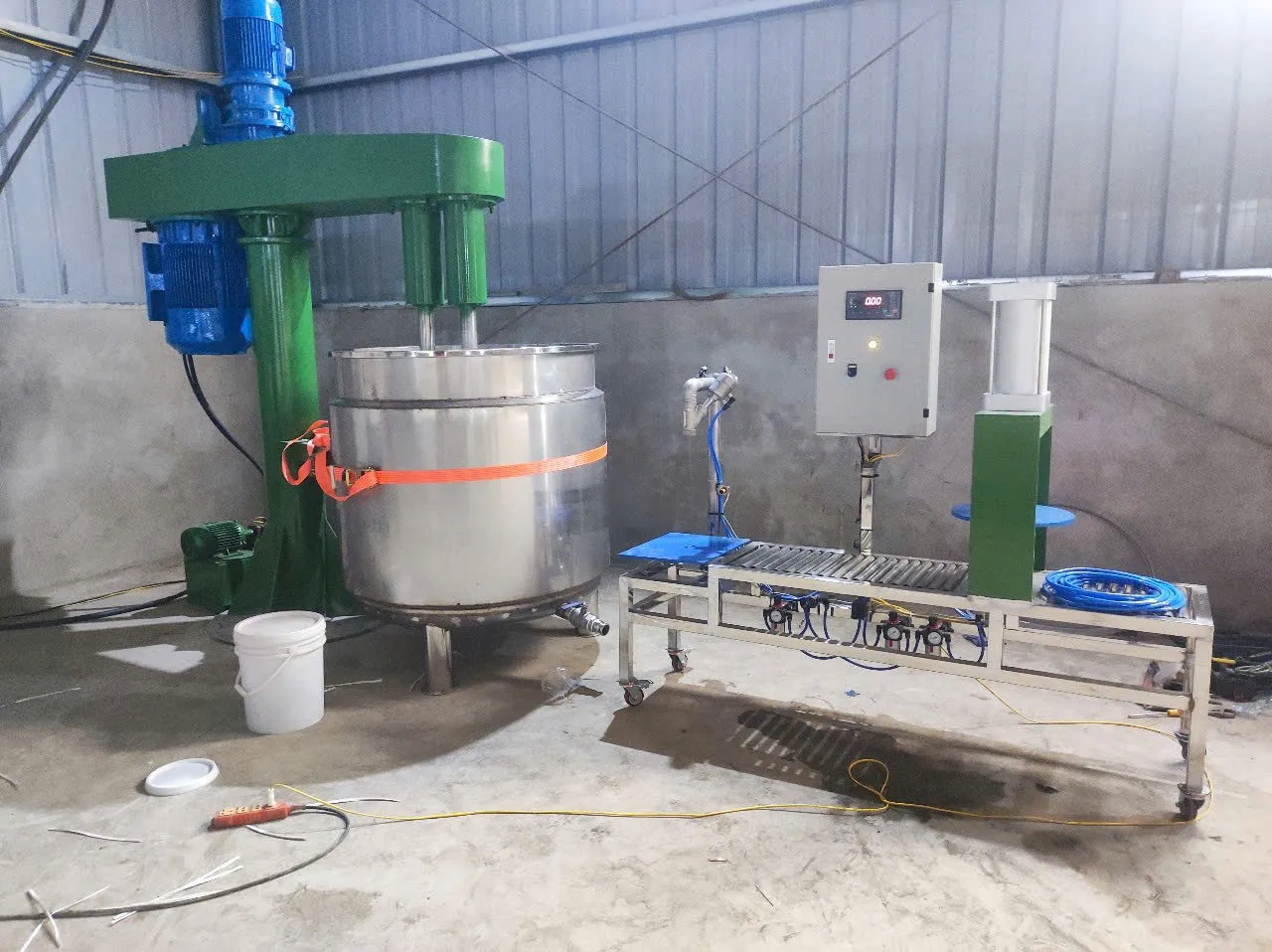 Ảnh sản phẩm Máy khuấy keo 1000 lít bồn 2 lớp 1