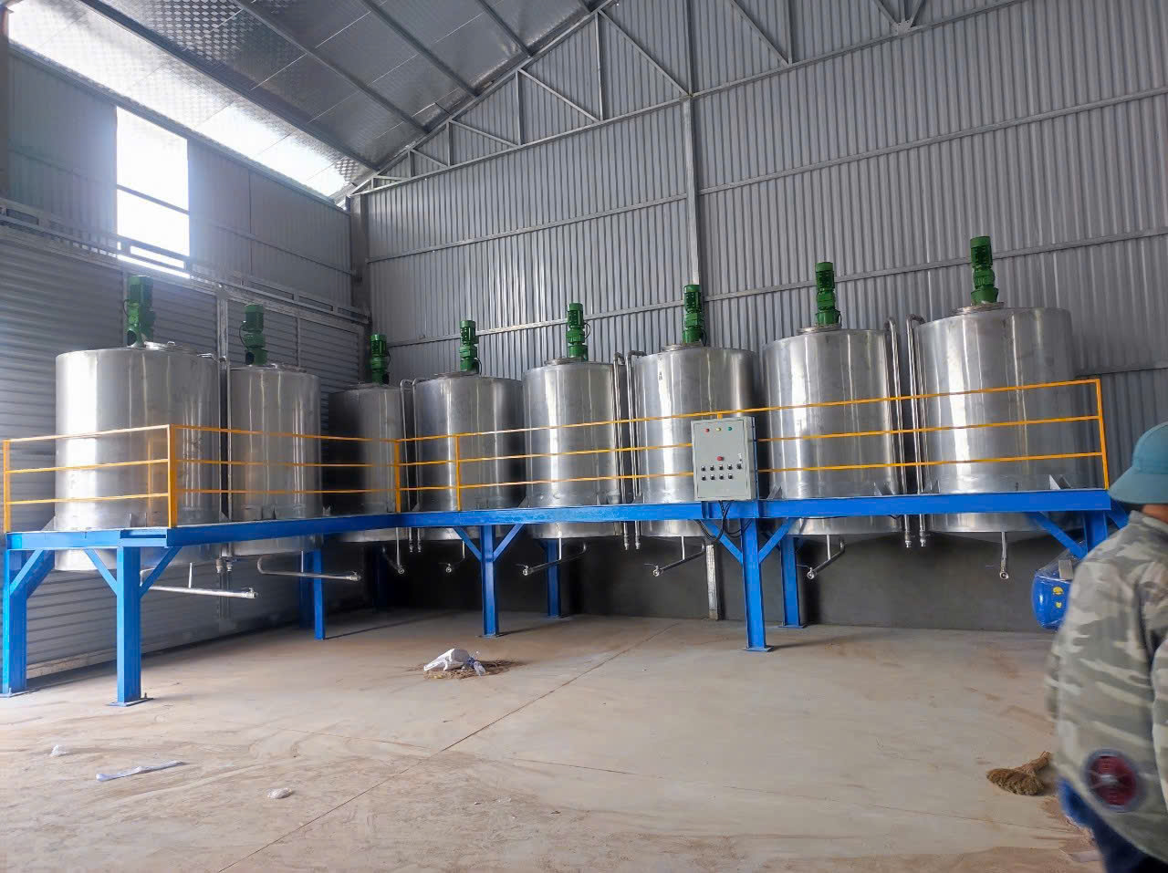 Ảnh sản phẩm Bồn chứa sơn chống lắng 2000 lít 4