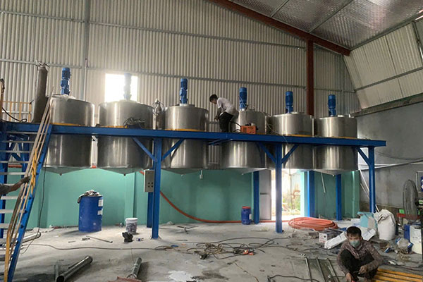Nên sử dụng bồn chứa sơn đặt đất hay sàn thao tác?