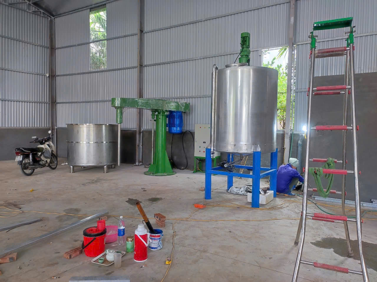 Ảnh sản phẩm Máy khuấy keo chống thấm 2000 lít 1