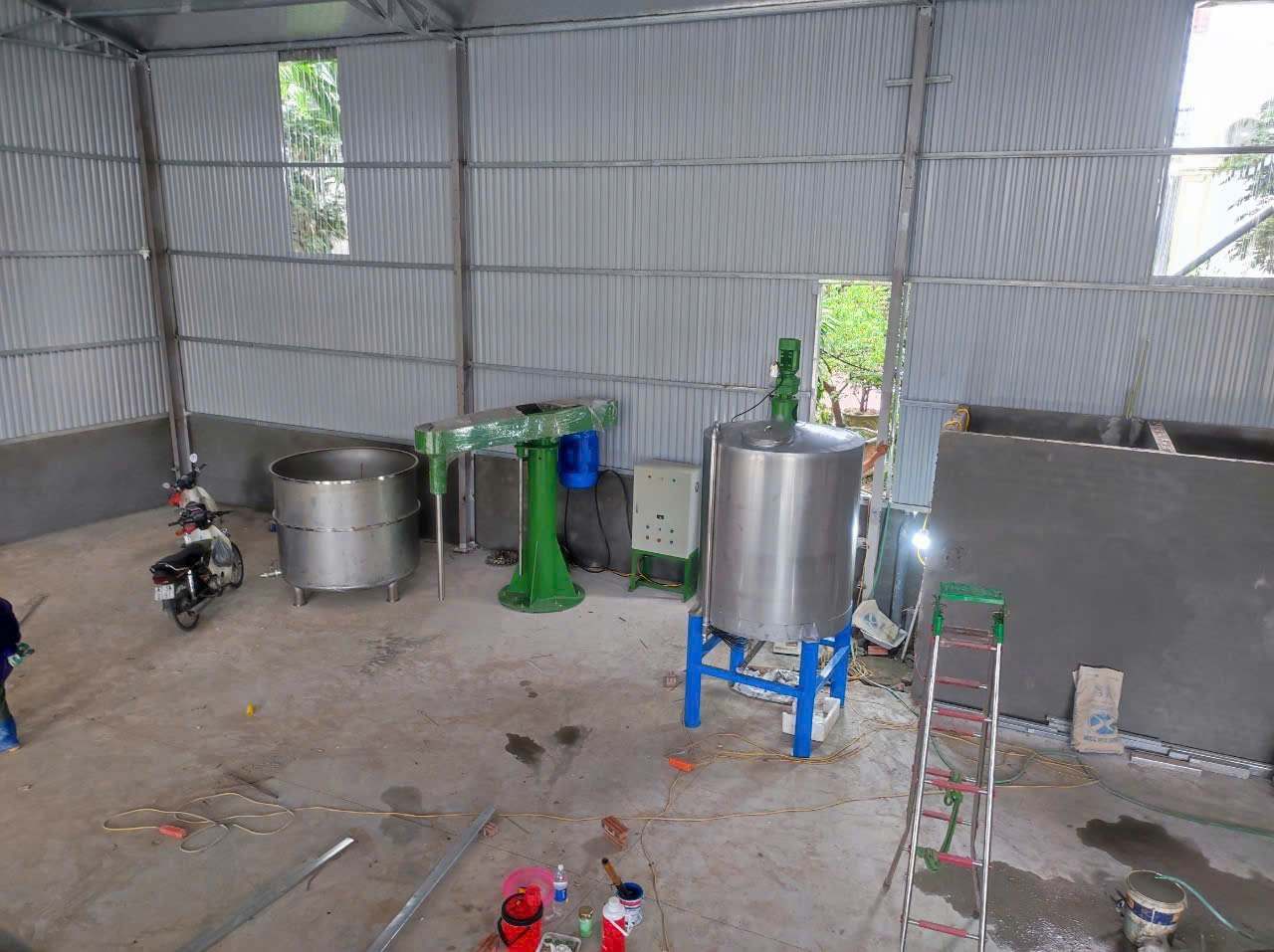 Ảnh sản phẩm Máy khuấy keo chống thấm 2000 lít 3