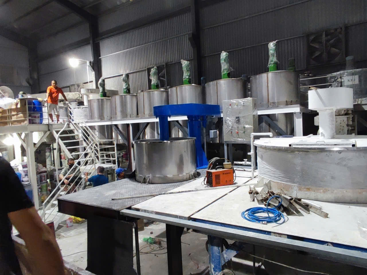 Ảnh sản phẩm Máy khuấy sơn sàn thao tác 1000 1500 lít 4