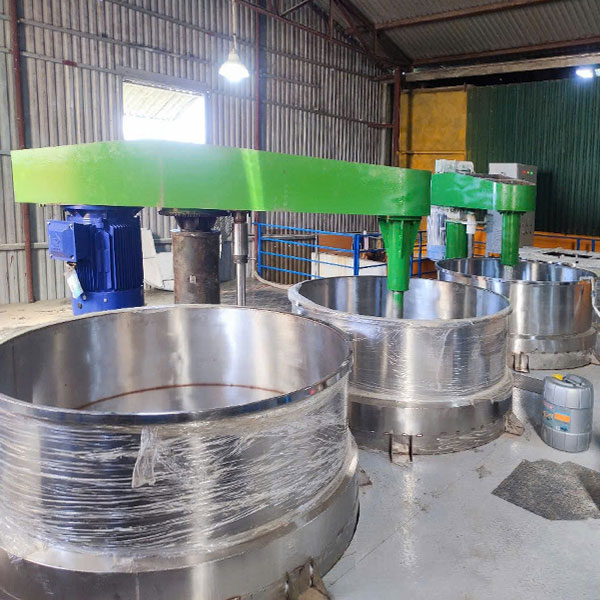 Máy khuấy sơn 7000 lít sàn thao tác