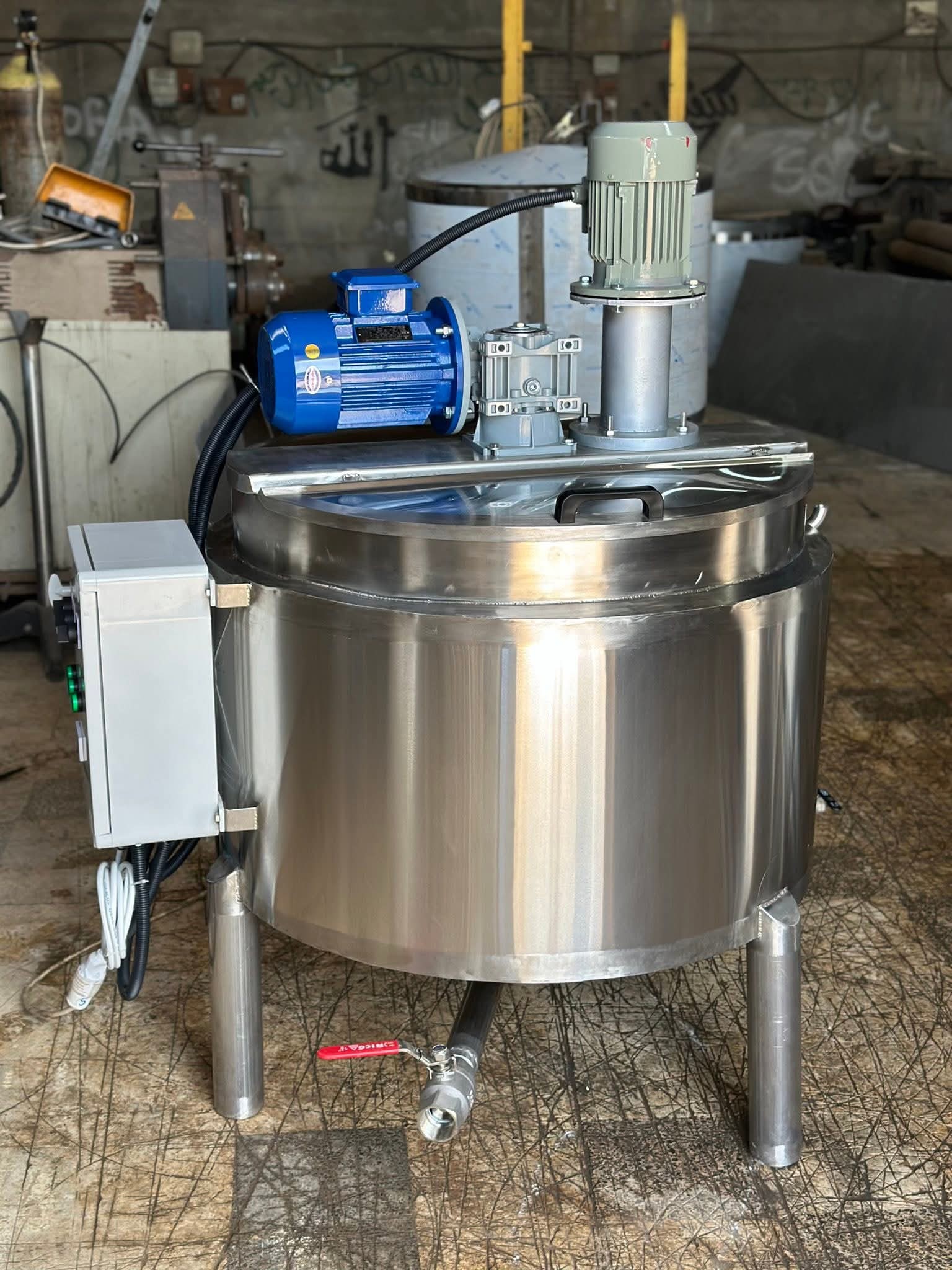 Ảnh sản phẩm Máy khuấy gia nhiệt 300 lít 1