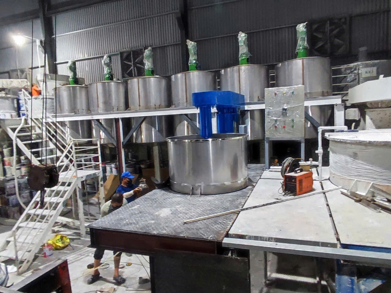 Ảnh sản phẩm Máy khuấy sơn sàn thao tác 1000 1500 lít 1
