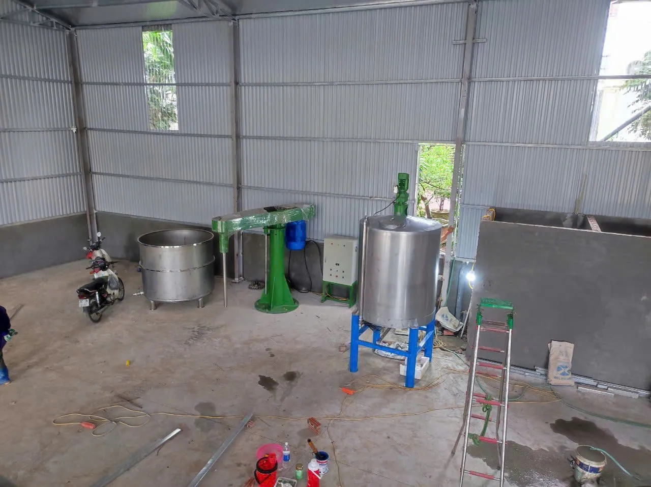 Ảnh sản phẩm Máy khuấy keo chống thấm 2000 lít 3