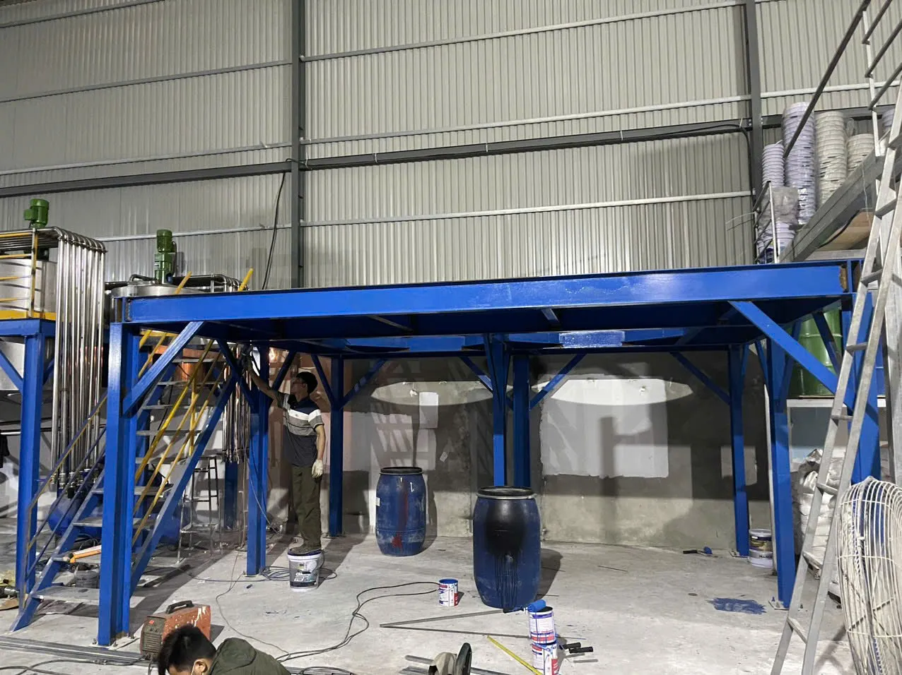 Ảnh sản phẩm Máy khuấy sơn sàn thao tác 4000 lít 3