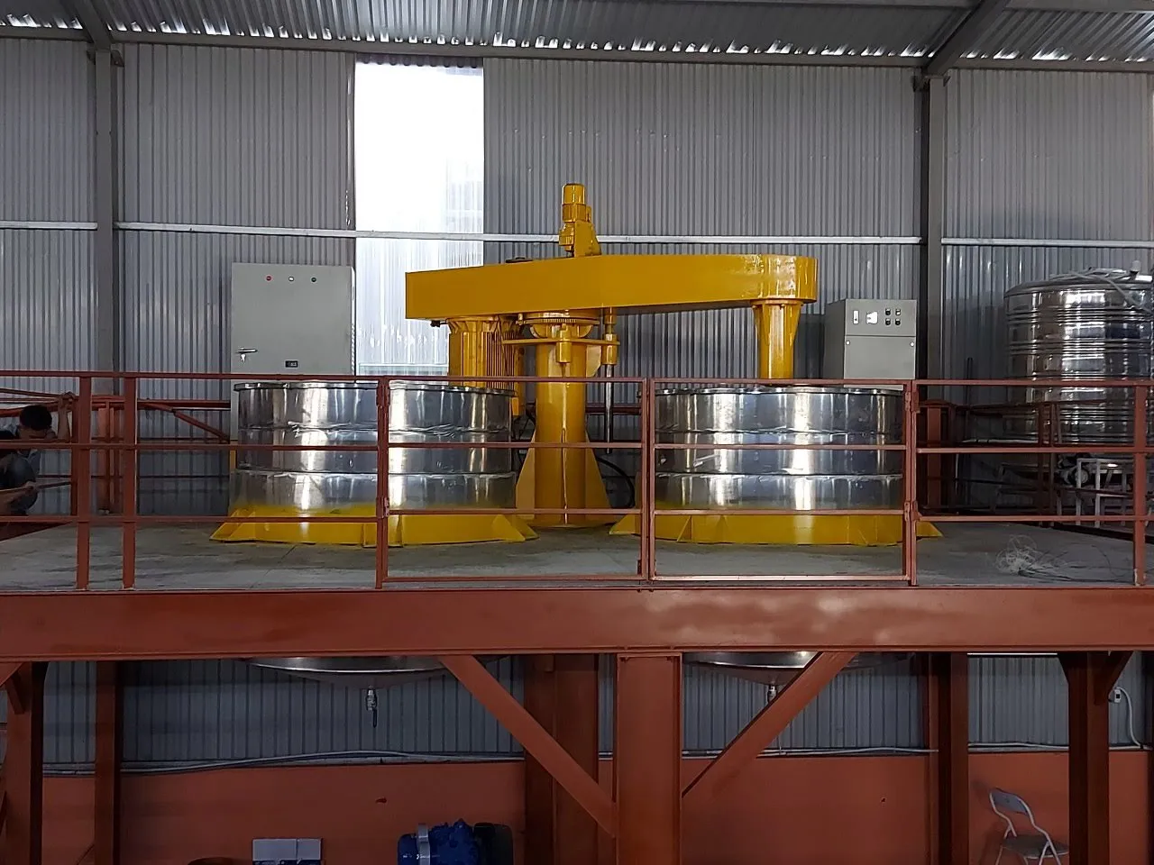 Ảnh sản phẩm Máy khuấy sơn sàn thao tác 4500 lít 3