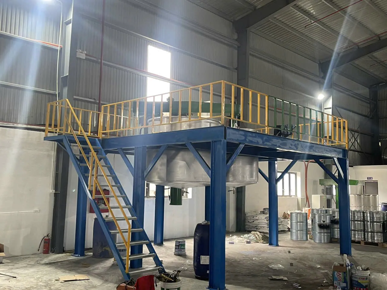 Ảnh sản phẩm Máy khuấy sơn sàn thao tác 2000 2500 lít 3