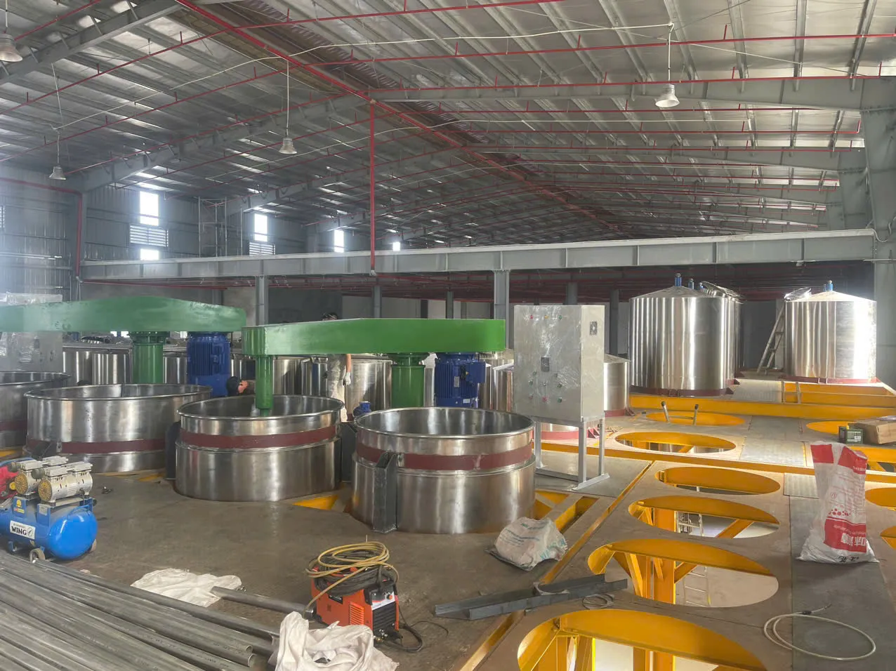 Ảnh sản phẩm Máy khuấy sơn sàn thao tác 5000 lít 3