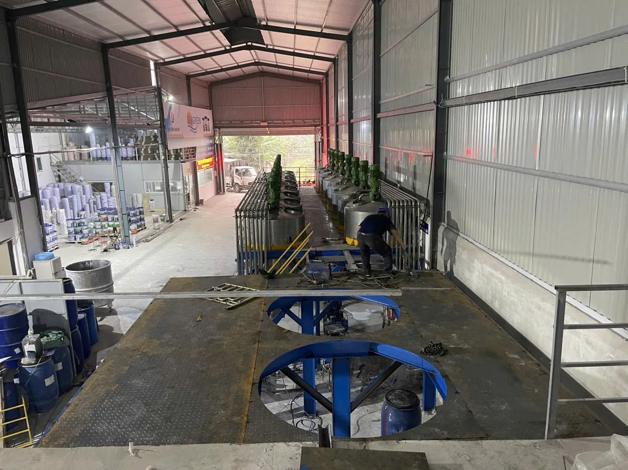Ảnh sản phẩm Máy khuấy sơn sàn thao tác 4000 lít 4