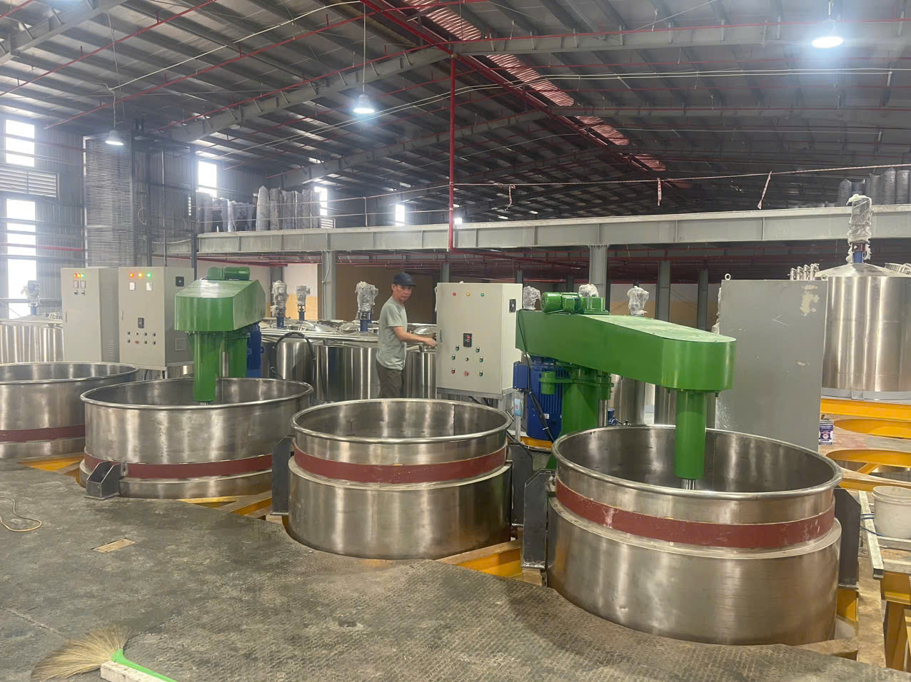 m&aacute;y khuấy trục đứng