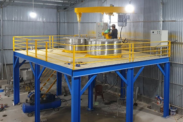 Tìm hiểu về máy khuấy sàn thao tác trong xưởng sơn