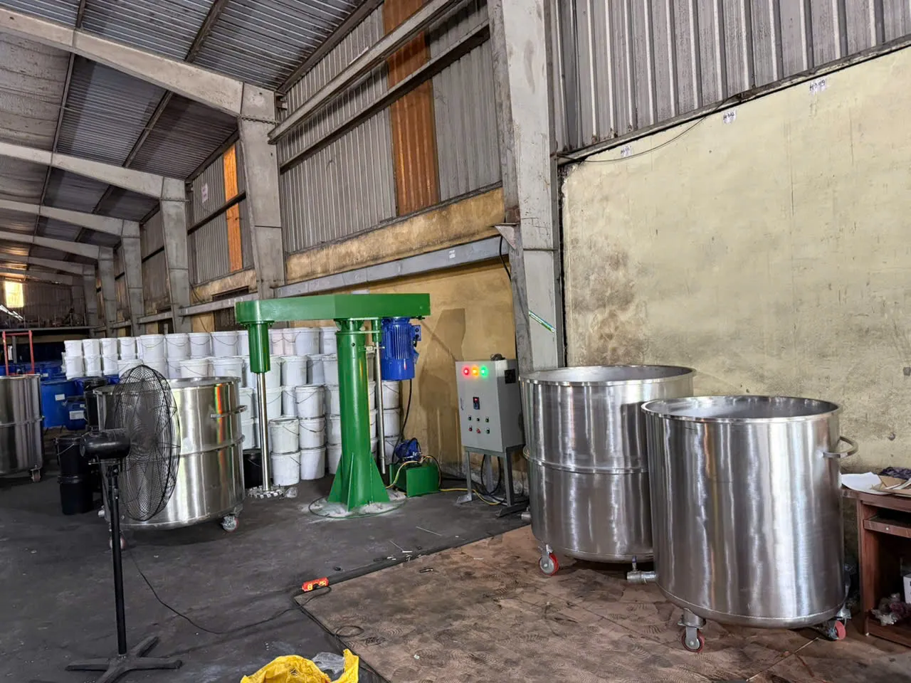 Ảnh sản phẩm Máy khuấy mực in 2000 lít cho nhà máy công nghiệp 3