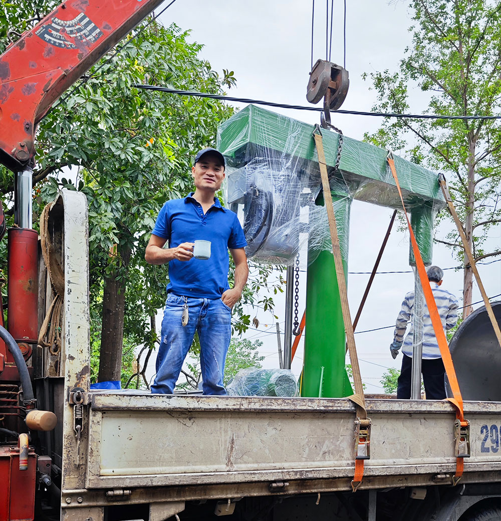 hình ảnh cẩu máy khuấy 600 700 tại xưởng